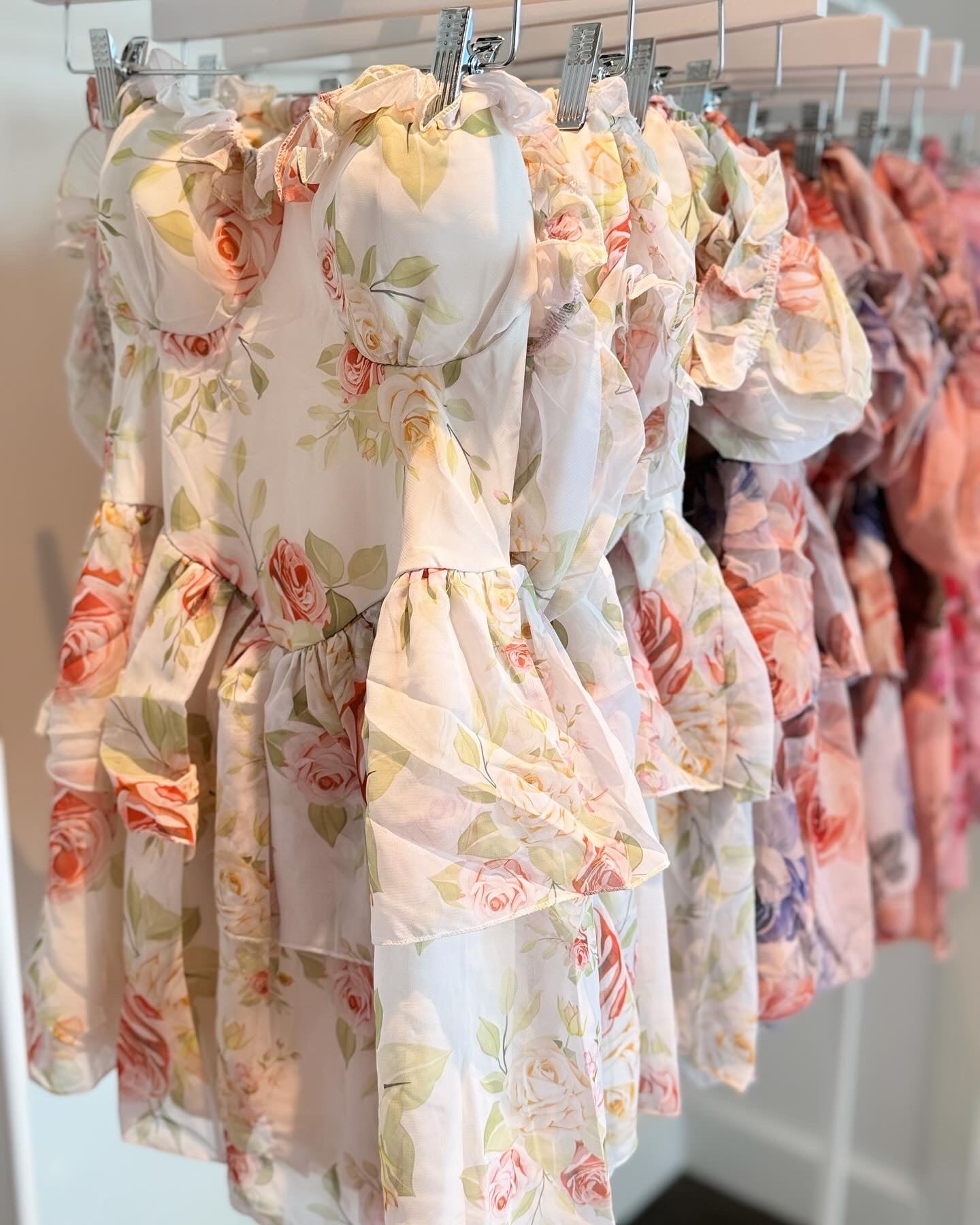 Romantic Floral Puff Sleeve Dresses with Ruffled Tier