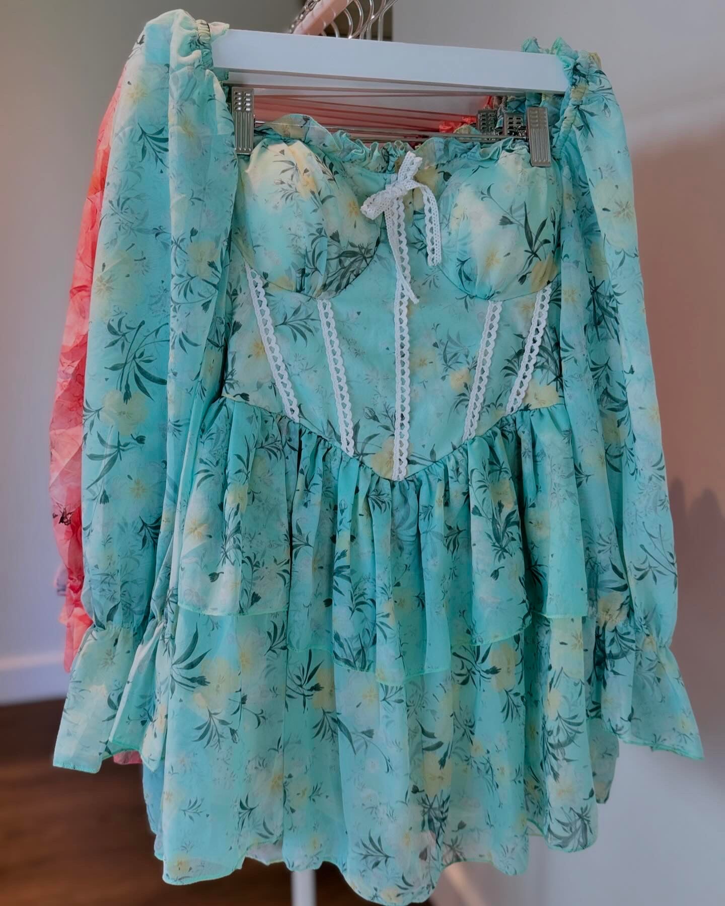 Chic Floral Ruffle Dress