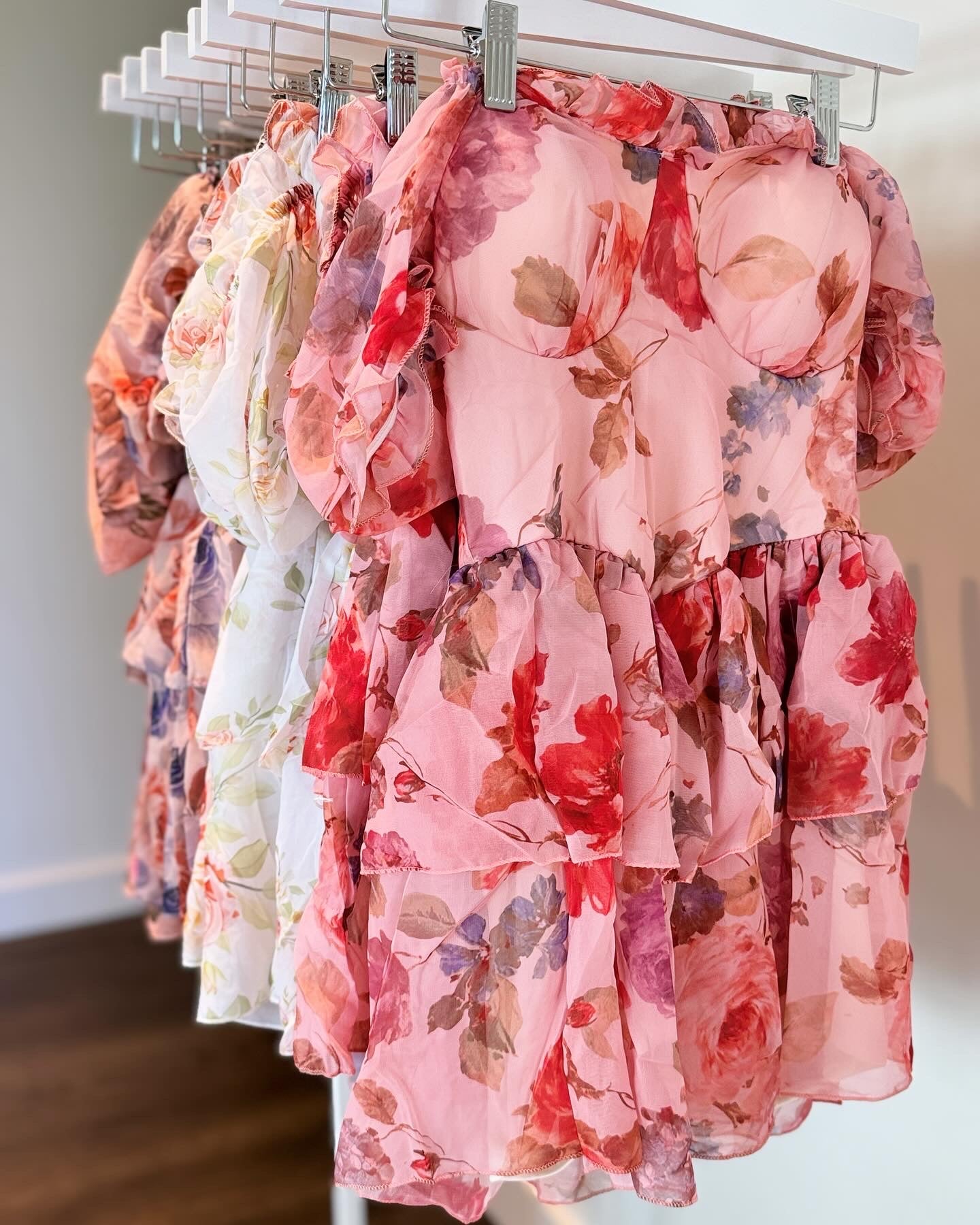 Romantic Floral Puff Sleeve Dresses with Ruffled Tier